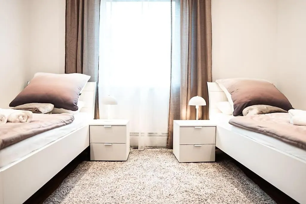 Kj Ferienwohnung Zentral - Swimming Pool - Balkon - Parkplatz Аугсбург 0*,