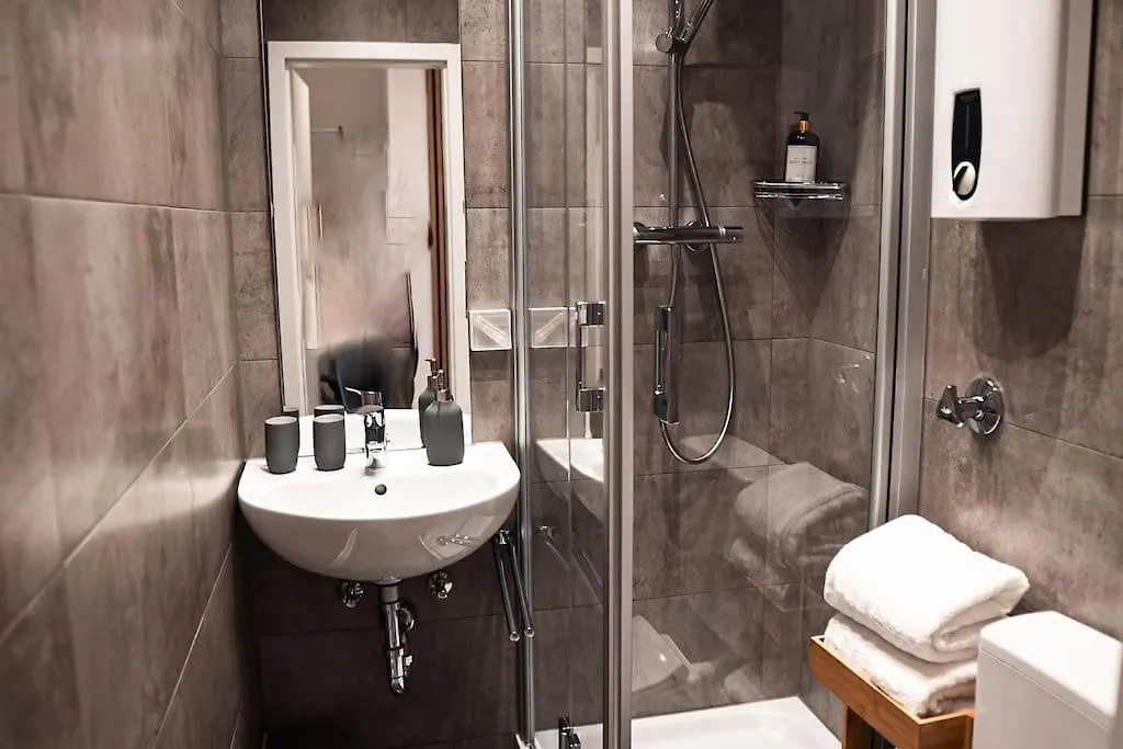 Kj Ferienwohnung Zentral - Swimming Pool - Balkon - Parkplatz Аугсбург 0*,  Германия
