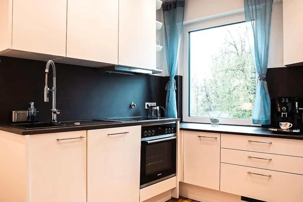 Kj Ferienwohnung Zentral - Swimming Pool - Balkon - Parkplatz Аугсбург 0*,  Германия